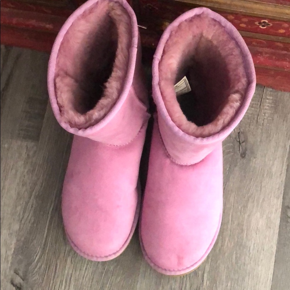 Yessss Barely Used Pink UGGS💕